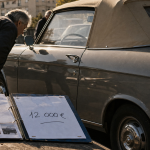 Peugeot 204 cabriolet gris, capote beige, prix 12 000 € sur fiche