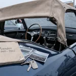 Cabriolet collection ancien : clés et carnet sur capot