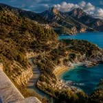 Plus belle region de france : vue en Corse, route vers crique turquoise