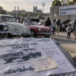 Rassemblement voiture ce week end nantes : voitures anciennes et panneau municipal